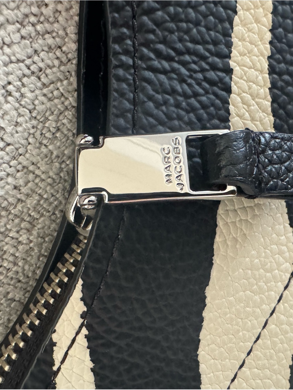 Marc Jacobs The Sack Bag Zebra-print in Black and Cream - Picture 6 of 11